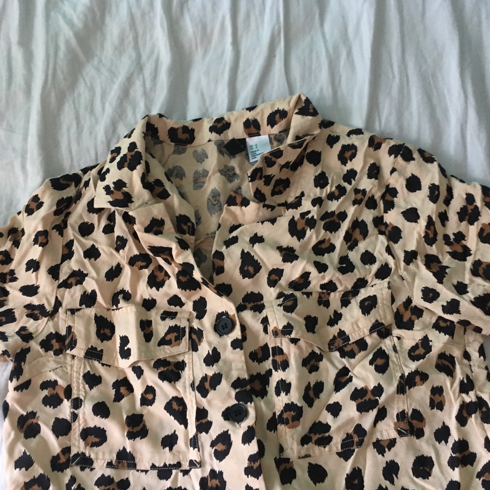 H&M Leopard Button Up - Picture 3 of 10